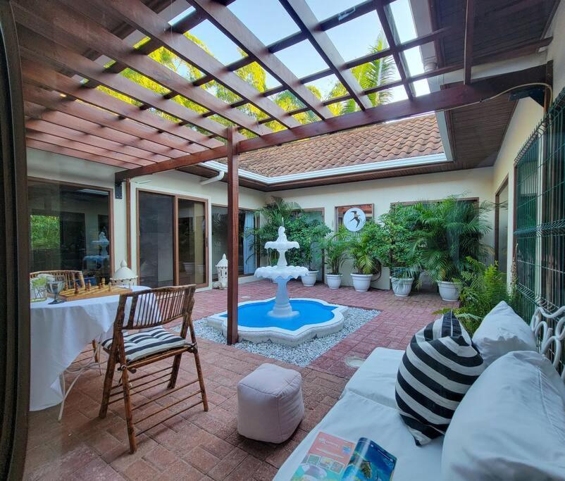 Vive Utila - Bed & Breakfast Экстерьер фото