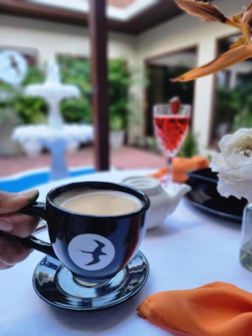 Vive Utila - Bed & Breakfast Экстерьер фото