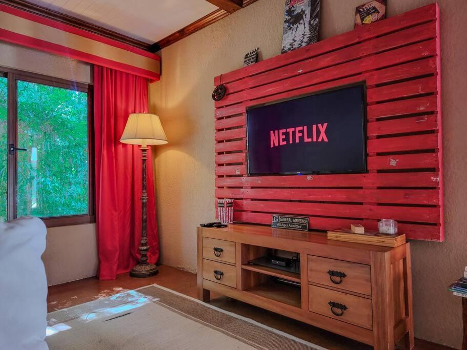 Vive Utila - Bed & Breakfast Экстерьер фото