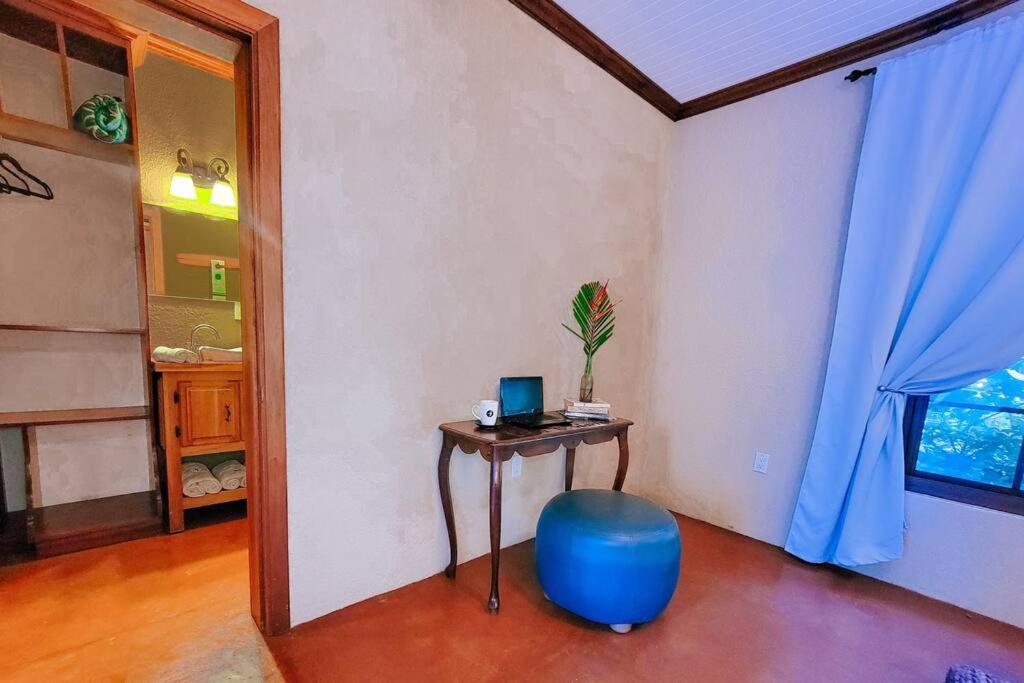 Vive Utila - Bed & Breakfast Экстерьер фото