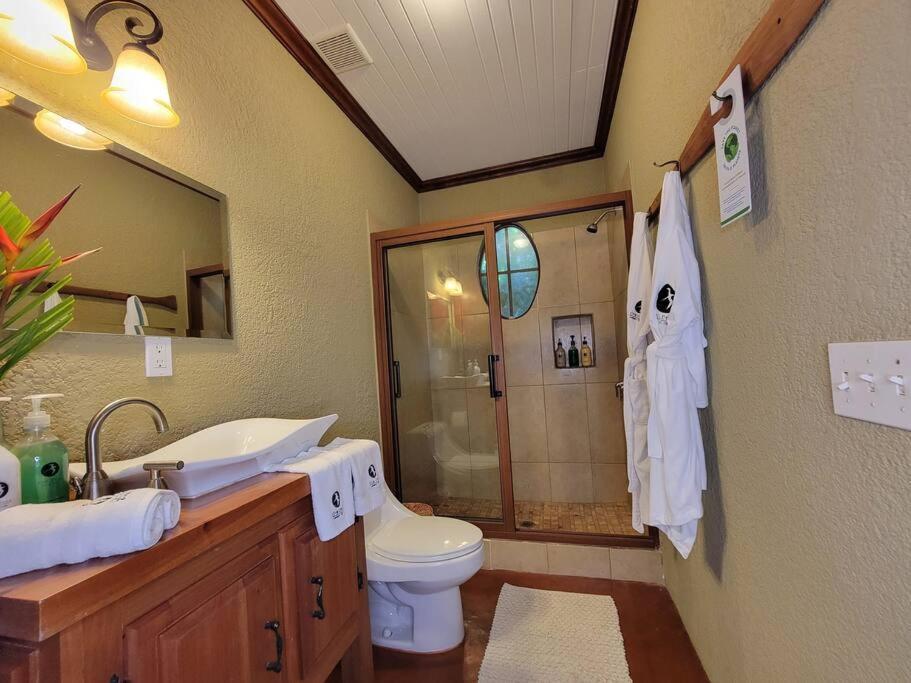 Vive Utila - Bed & Breakfast Экстерьер фото
