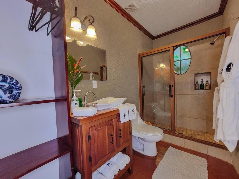 Vive Utila - Bed & Breakfast Экстерьер фото