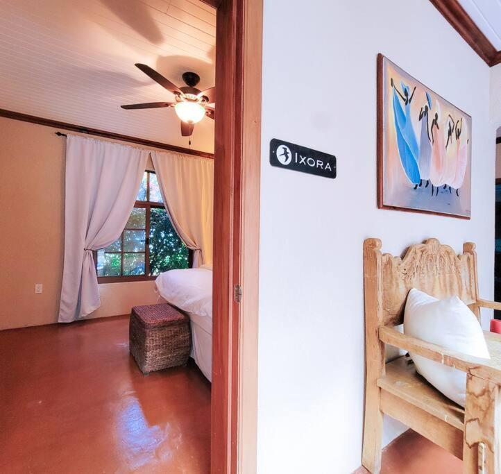 Vive Utila - Bed & Breakfast Экстерьер фото